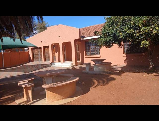 3 BEDROOM HOUSE FOR SALE IN FLORA PARK